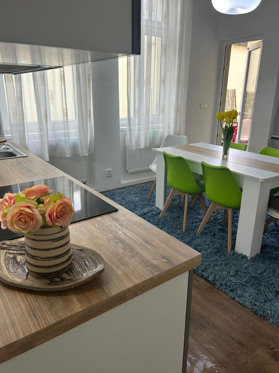 Prenájom bytu 3-izbový 74 m², Křižíkova, Praha, Praha Prenájom bytu 3-izbový 74 m², Křižíkova, Praha, Praha