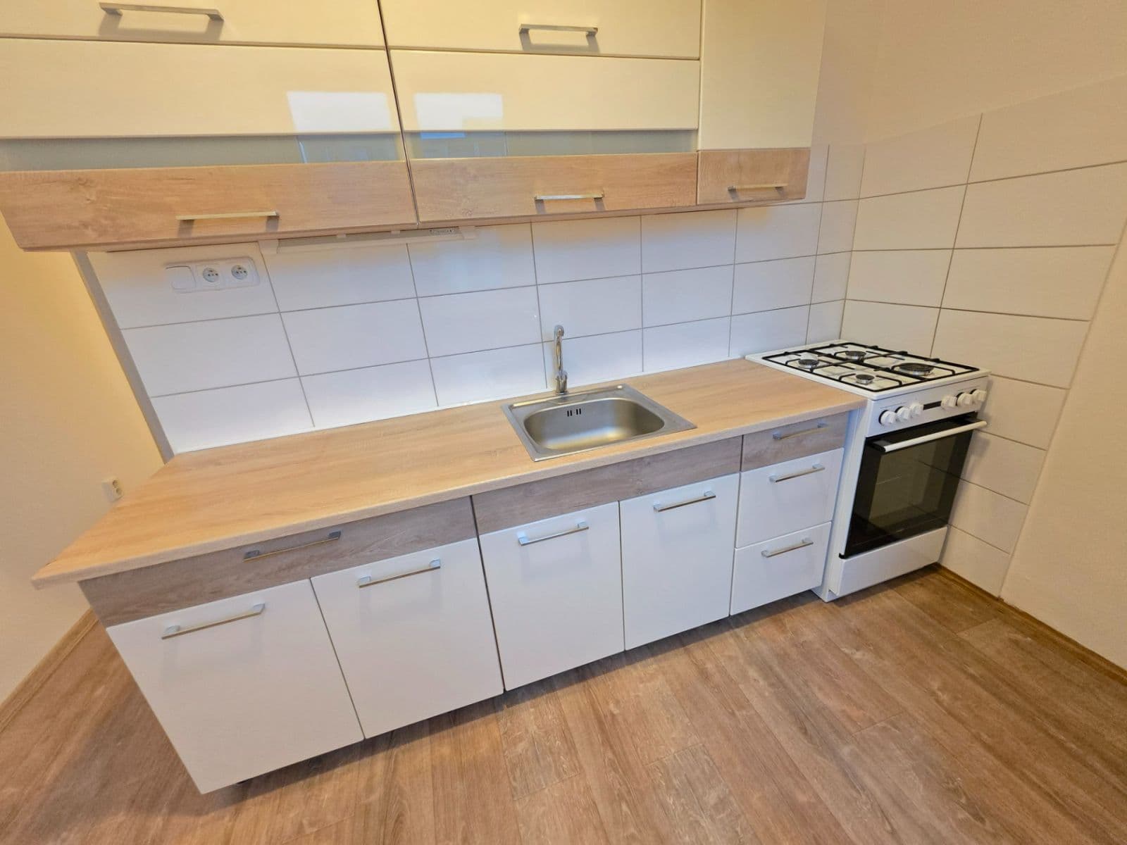 Prenájom bytu 2-izbový 56 m², Jaroslava Vrchlického, Most, Ústecký kraj Prenájom bytu 2-izbový 56 m², Jaroslava Vrchlického, Most, Ústecký kraj