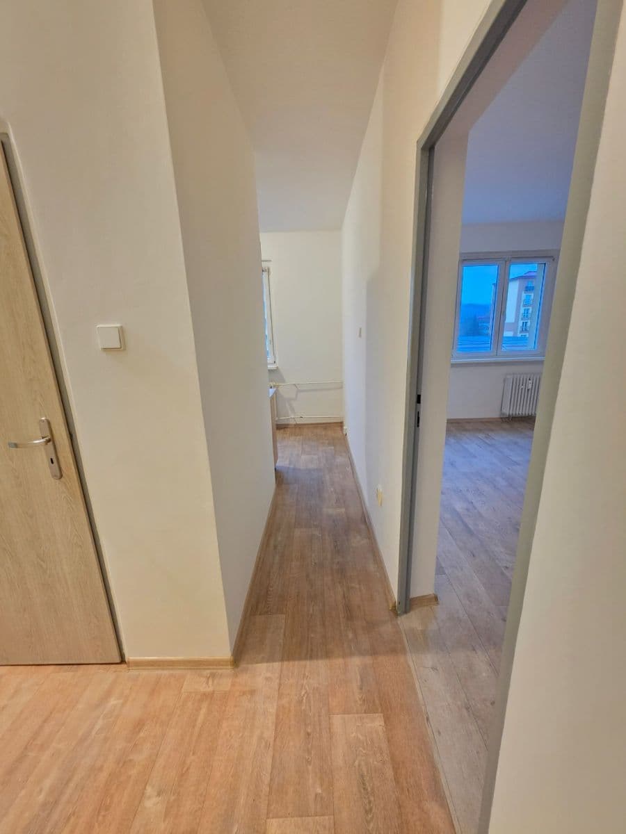 Prenájom bytu 2-izbový 56 m², Jaroslava Vrchlického, Most, Ústecký kraj Prenájom bytu 2-izbový 56 m², Jaroslava Vrchlického, Most, Ústecký kraj