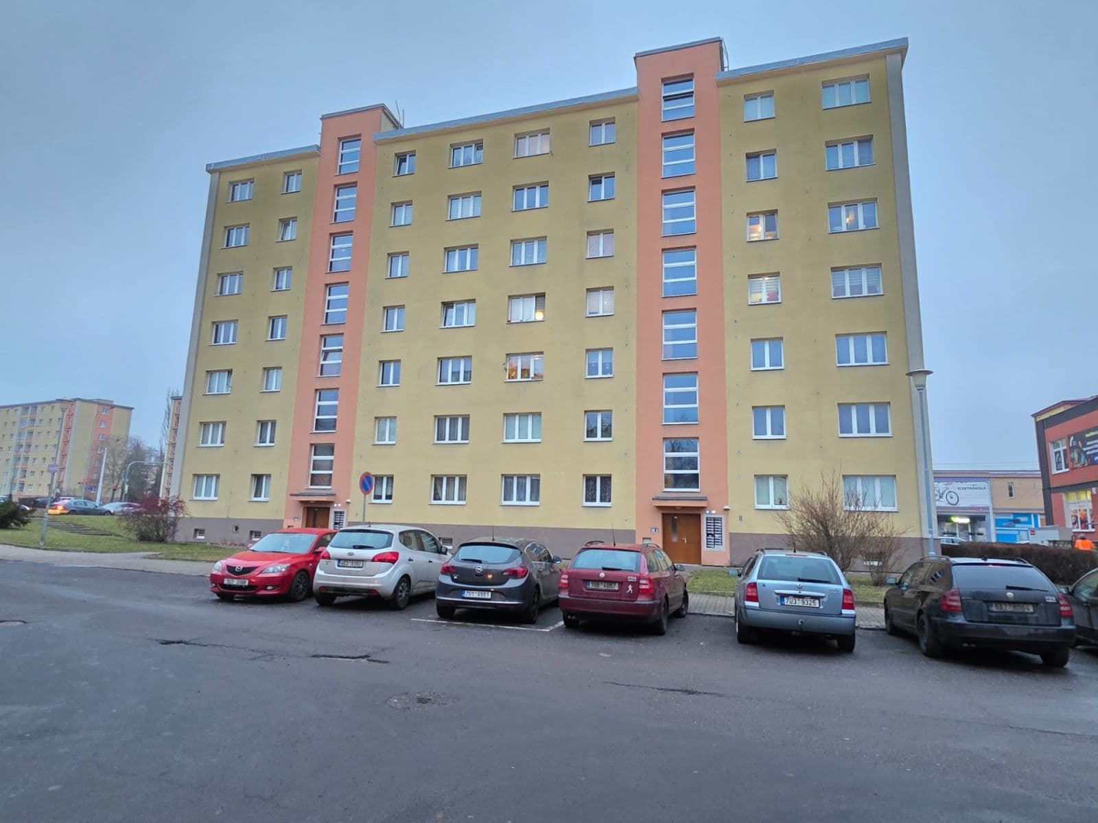 Prenájom bytu 2-izbový 56 m², Jaroslava Vrchlického, Most, Ústecký kraj Prenájom bytu 2-izbový 56 m², Jaroslava Vrchlického, Most, Ústecký kraj