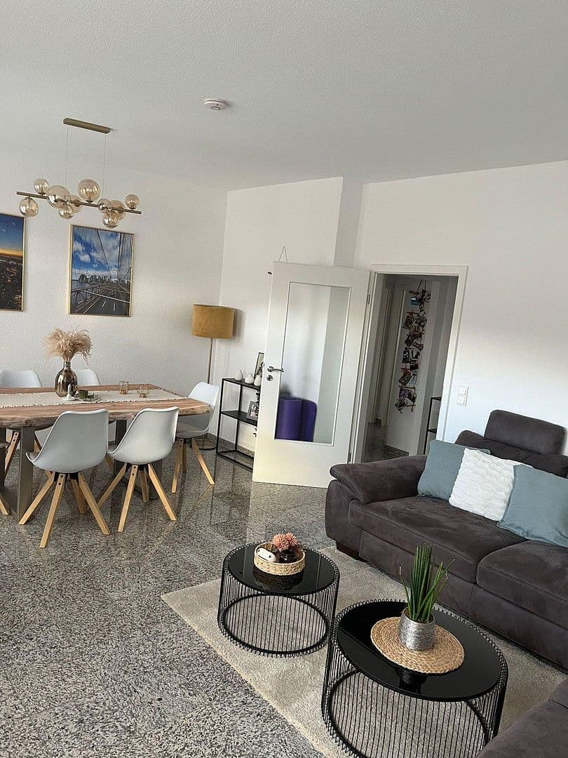 Prenájom bytu 3-izbový 86 m², Schultheißenstraße 21, Hameln, Dolné Sasko Prenájom bytu 3-izbový 86 m², Schultheißenstraße 21, Hameln, Dolné Sasko