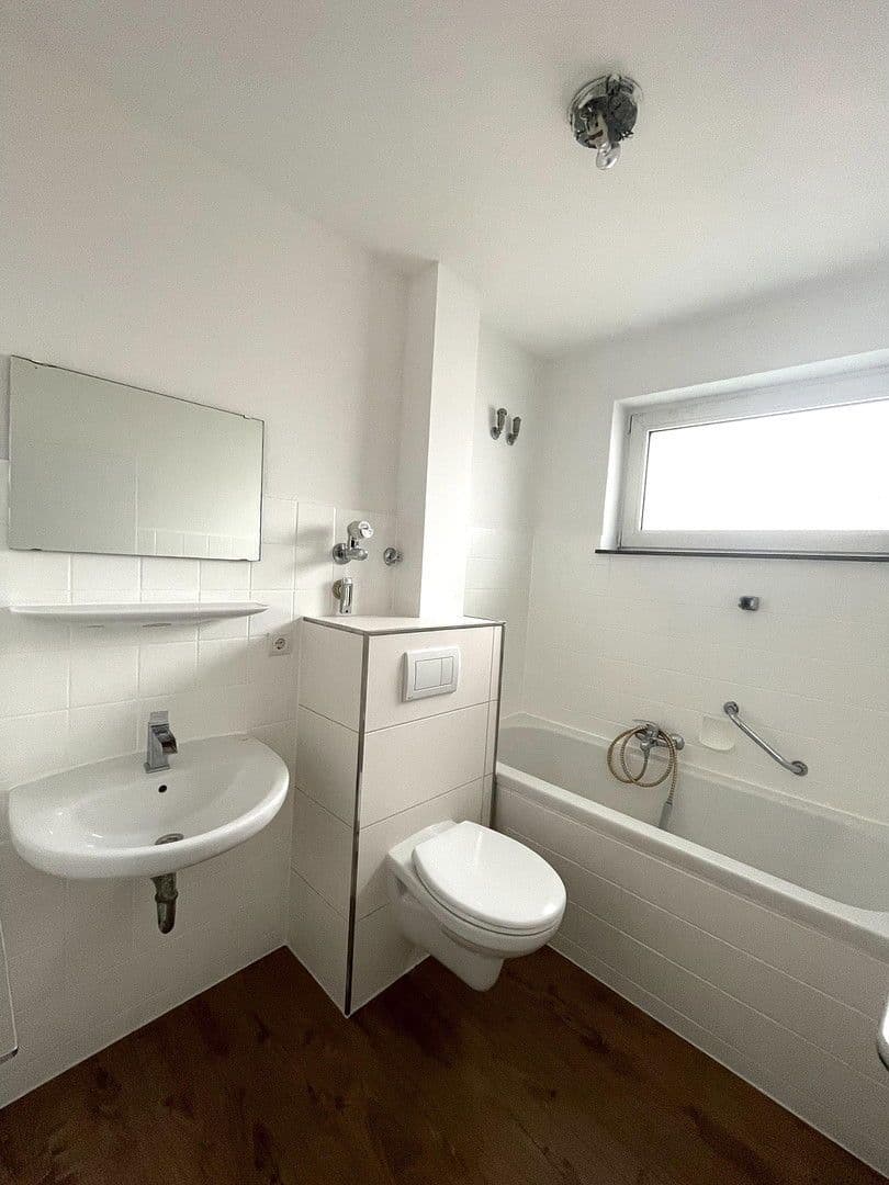 Prenájom bytu 3-izbový 74 m², Bürger-Meister-Diehl Str. 29, Eisenberg (Pfalz), Porýnie-Falcko Prenájom bytu 3-izbový 74 m², Bürger-Meister-Diehl Str. 29, Eisenberg (Pfalz), Porýnie-Falcko