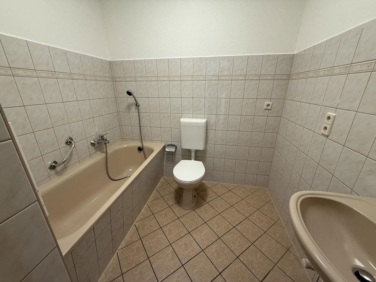 Prenájom bytu 3-izbový 65 m², Haselbrunner Str. 73, Plavno, Sasko Prenájom bytu 3-izbový 65 m², Haselbrunner Str. 73, Plavno, Sasko