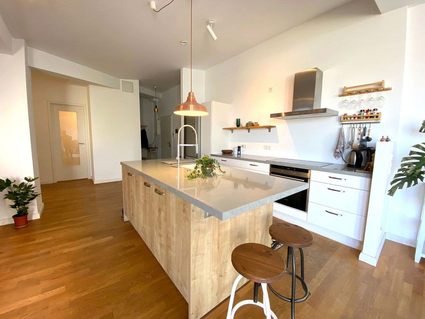 Prenájom bytu 3-izbový 119 m², Berlin, Berlín Prenájom bytu 3-izbový 119 m², Berlin, Berlín