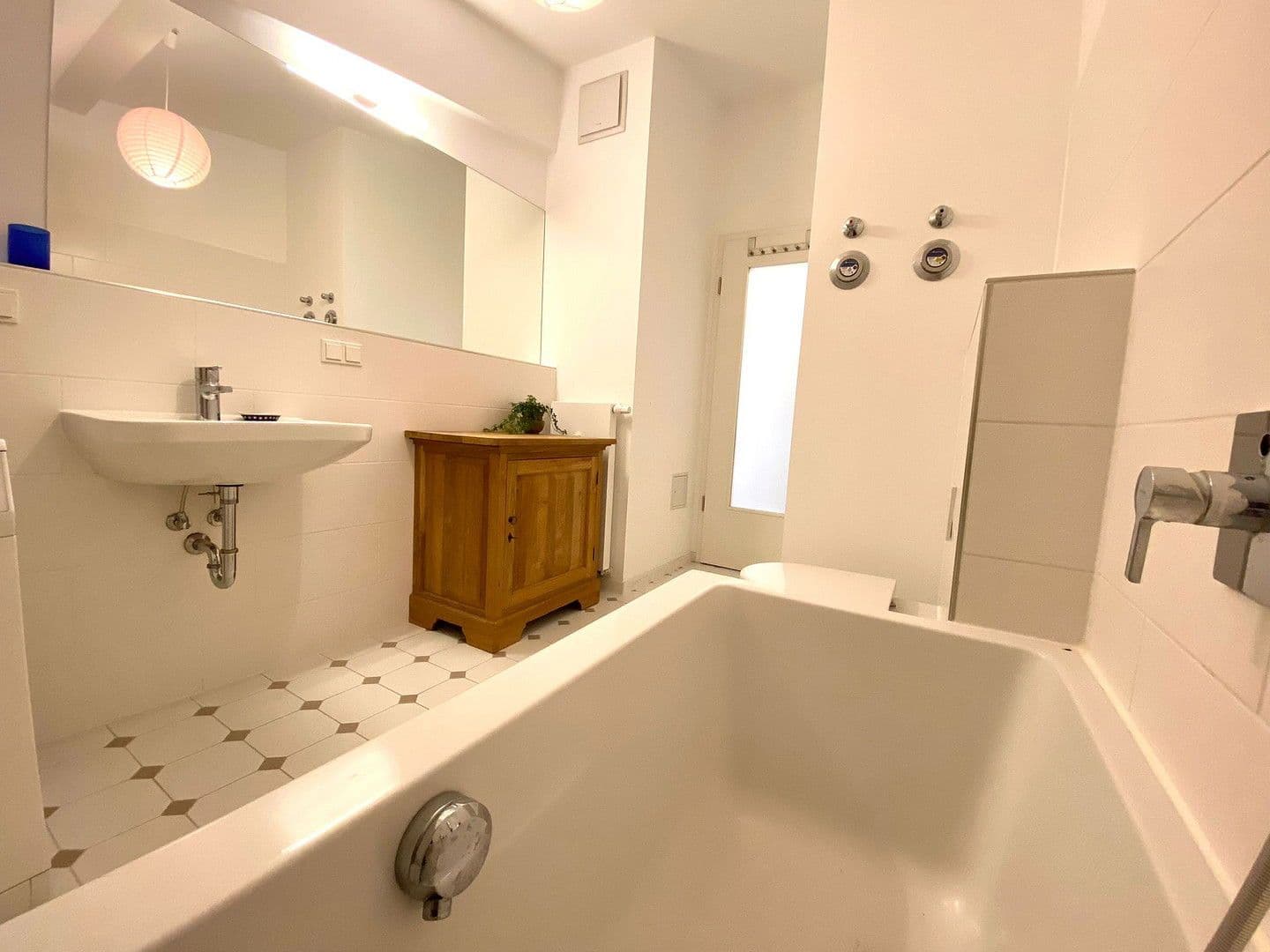 Prenájom bytu 3-izbový 119 m², Berlin, Berlín Prenájom bytu 3-izbový 119 m², Berlin, Berlín