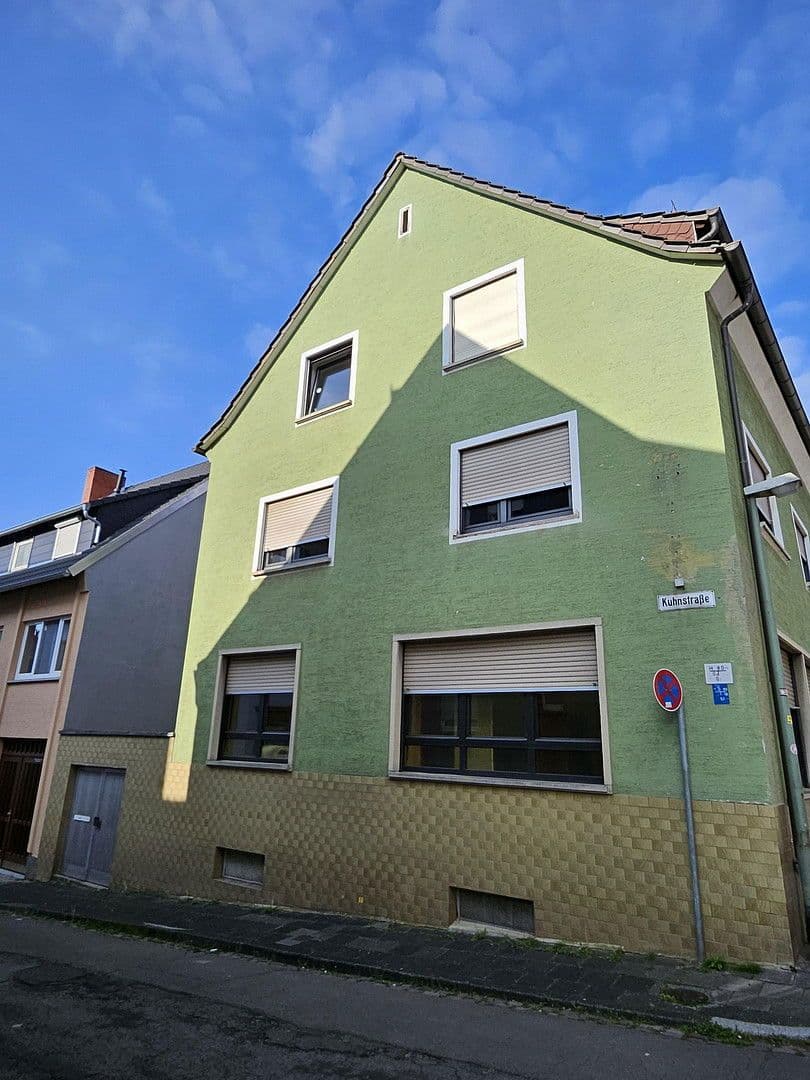 Predaj domu 190 m², pozemek 115 m², Kaiserslautern, Porýnie-Falcko Predaj domu 190 m², pozemek 115 m², Kaiserslautern, Porýnie-Falcko