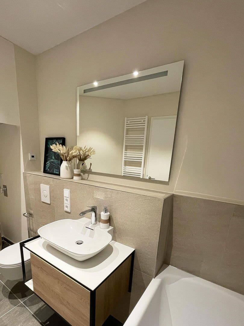 Prenájom bytu 2-izbový 78 m², Wiesbadener Strasse 56 D, Berlin, Berlín Prenájom bytu 2-izbový 78 m², Wiesbadener Strasse 56 D, Berlin, Berlín