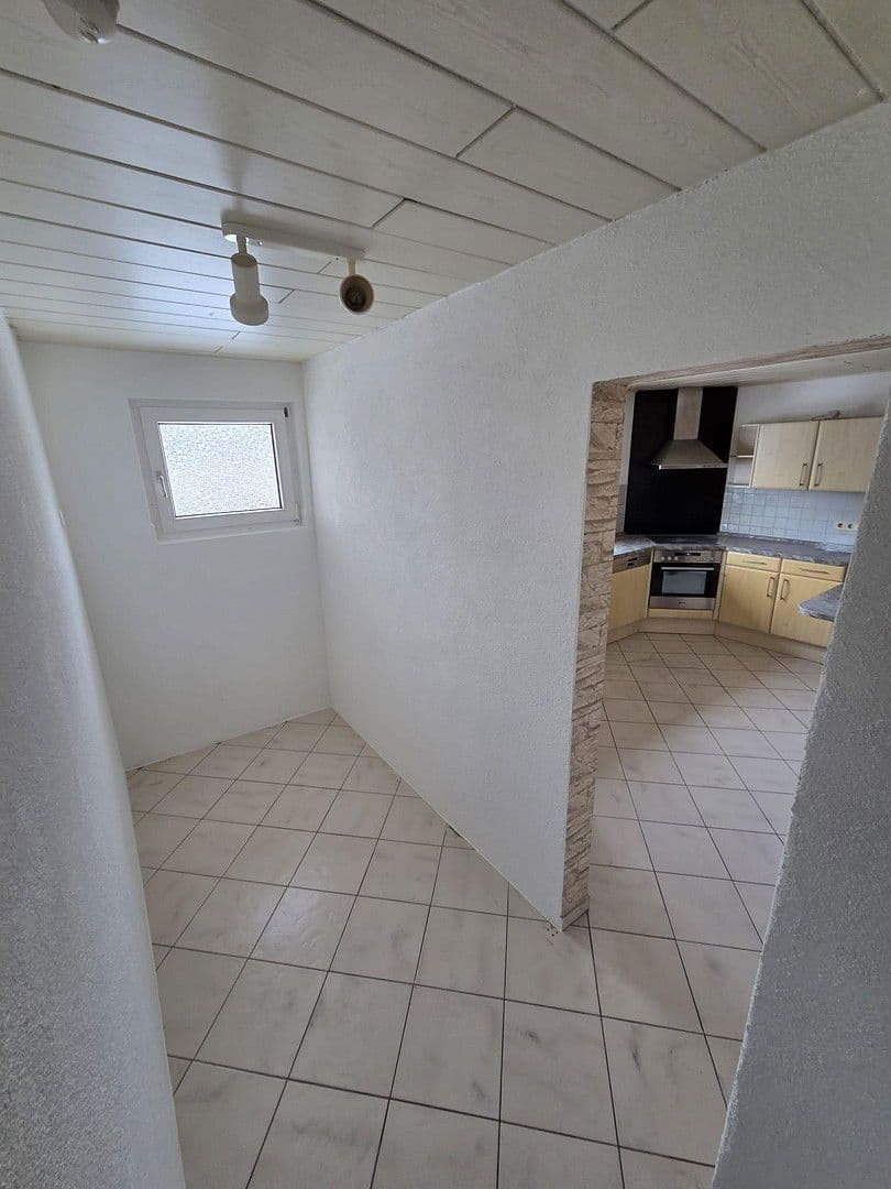 Prenájom bytu 4-izbový 120 m², Buchen (Odenwald), Bádensko-Wurttembersko Prenájom bytu 4-izbový 120 m², Buchen (Odenwald), Bádensko-Wurttembersko