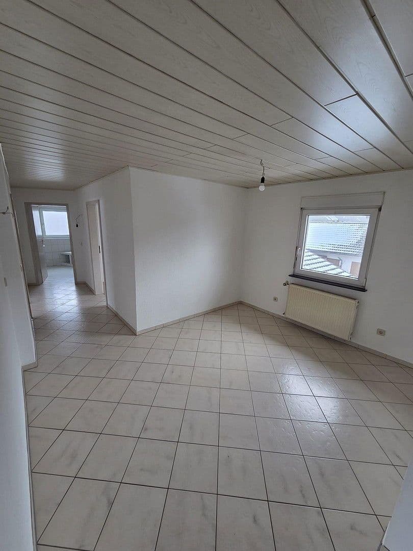 Prenájom bytu 4-izbový 120 m², Buchen (Odenwald), Bádensko-Wurttembersko Prenájom bytu 4-izbový 120 m², Buchen (Odenwald), Bádensko-Wurttembersko