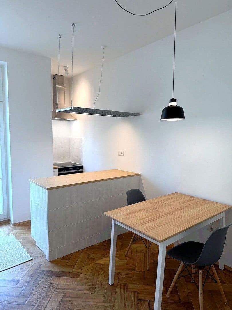 Prenájom bytu 2-izbový 66 m², München, Bavorsko Prenájom bytu 2-izbový 66 m², München, Bavorsko