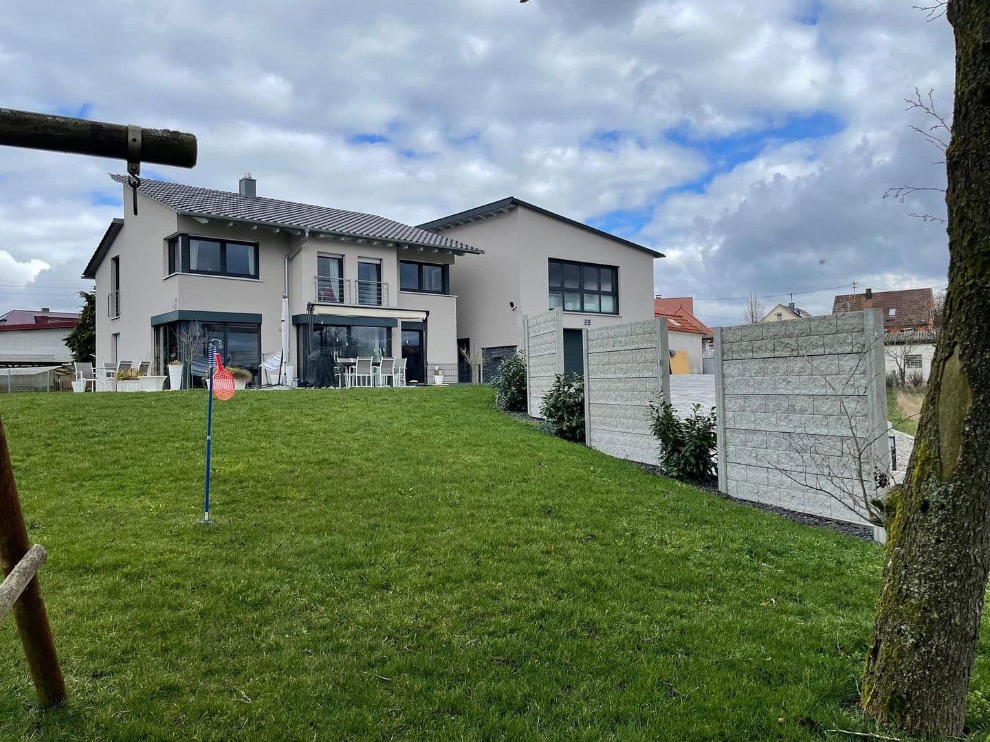 Predaj domu 260 m², pozemek 1.659 m², Fichtenau, Bádensko-Wurttembersko Predaj domu 260 m², pozemek 1.659 m², Fichtenau, Bádensko-Wurttembersko