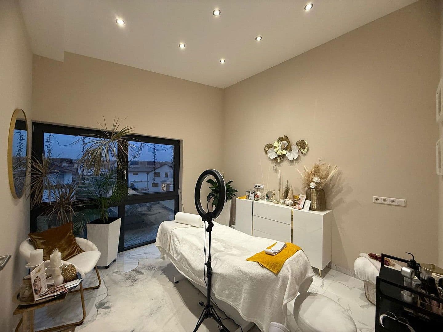 Predaj domu 260 m², pozemek 1.659 m², Fichtenau, Bádensko-Wurttembersko Predaj domu 260 m², pozemek 1.659 m², Fichtenau, Bádensko-Wurttembersko