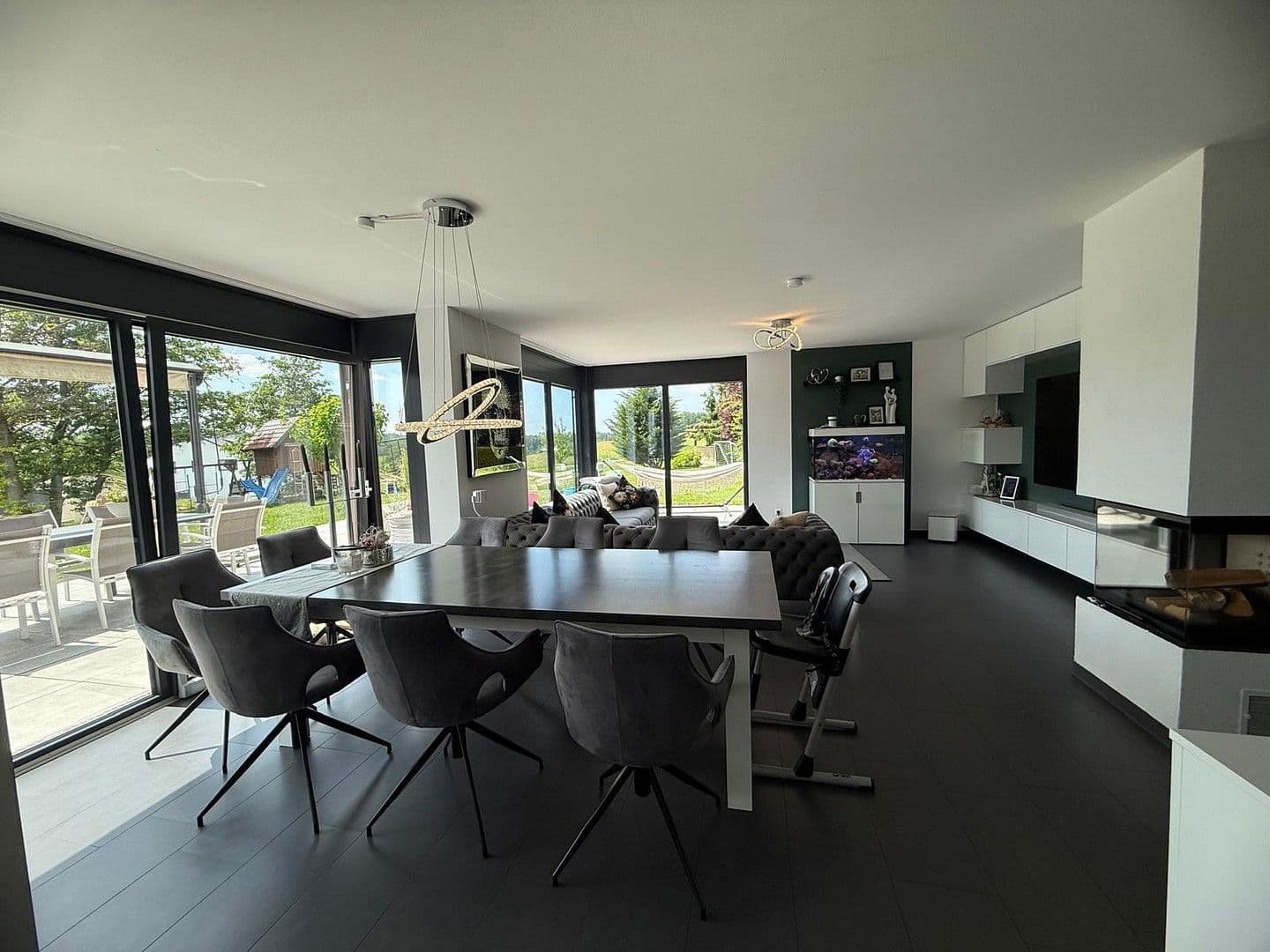 Predaj domu 260 m², pozemek 1.659 m², Fichtenau, Bádensko-Wurttembersko Predaj domu 260 m², pozemek 1.659 m², Fichtenau, Bádensko-Wurttembersko