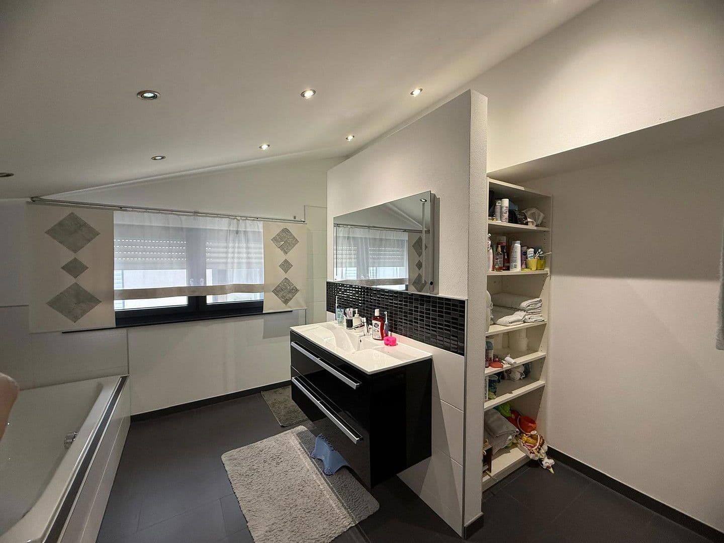 Predaj domu 260 m², pozemek 1.659 m², Fichtenau, Bádensko-Wurttembersko Predaj domu 260 m², pozemek 1.659 m², Fichtenau, Bádensko-Wurttembersko