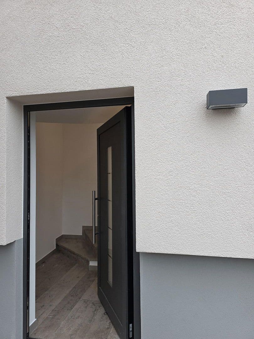 Prenájom bytu 3-izbový 87 m², Reinheim, Hesensko Prenájom bytu 3-izbový 87 m², Reinheim, Hesensko