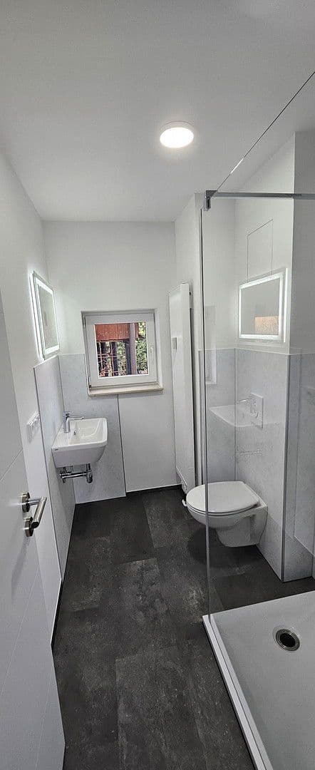 Prenájom bytu 1-izbový 37 m², Suhl, Durínsko Prenájom bytu 1-izbový 37 m², Suhl, Durínsko