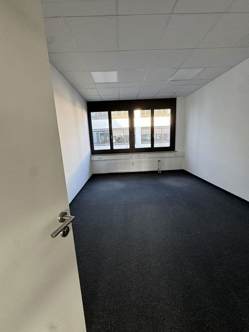 Prenájom kancelárie 370 m², Bahnhofstr. 18, Unterföhring, Bavorsko Prenájom kancelárie 370 m², Bahnhofstr. 18, Unterföhring, Bavorsko
