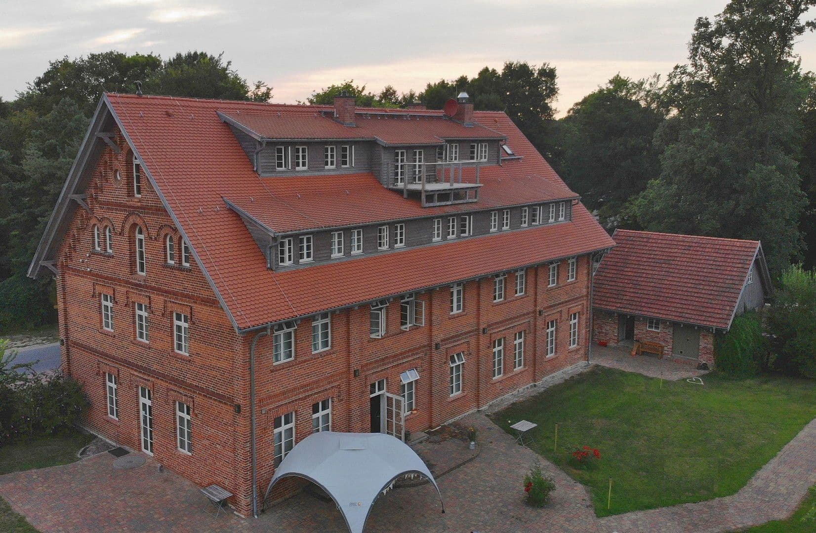 Predaj domu 835 m², pozemek 5.200 m², Rechlin, Meklenbursko-Predpomoransko Predaj domu 835 m², pozemek 5.200 m², Rechlin, Meklenbursko-Predpomoransko