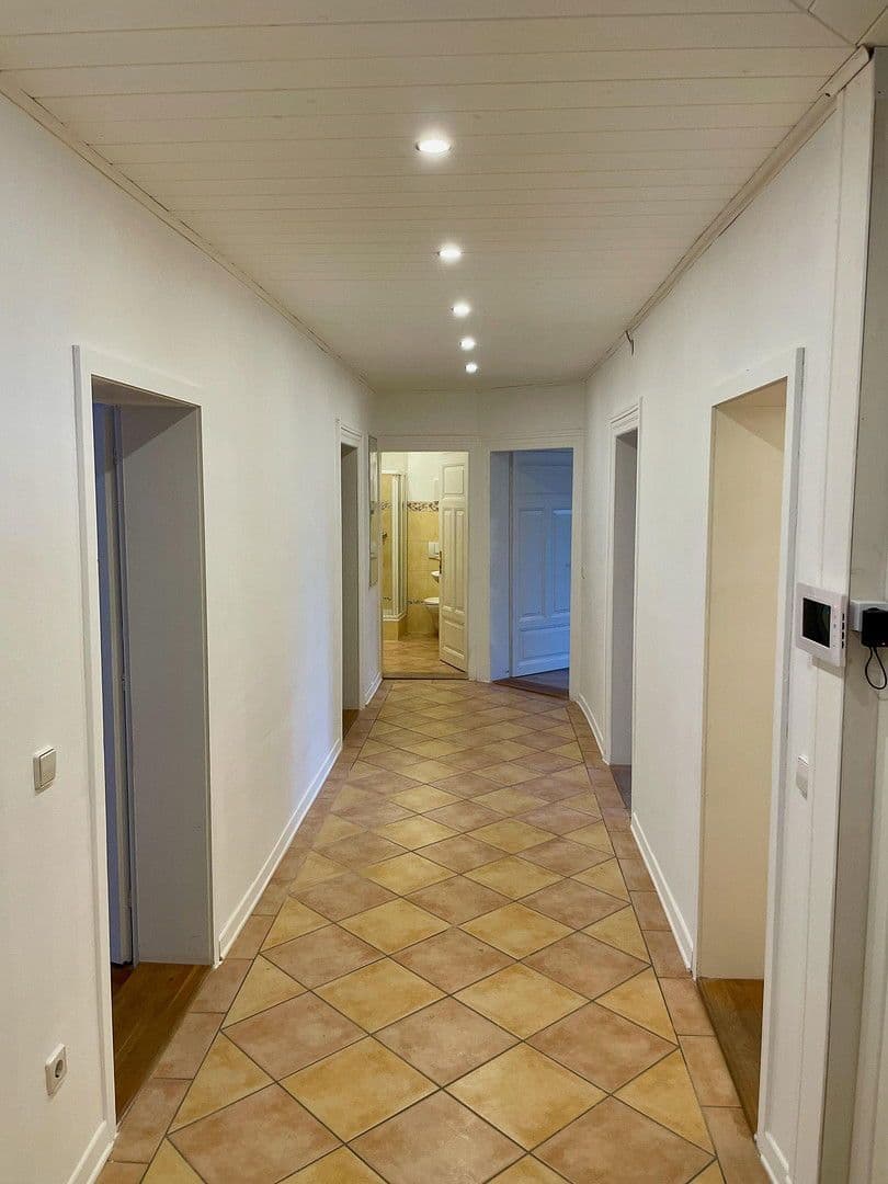 Prenájom bytu 6-izbový 154 m², Prof.-Nägle-Platz 2, Annweiler am Trifels, Porýnie-Falcko Prenájom bytu 6-izbový 154 m², Prof.-Nägle-Platz 2, Annweiler am Trifels, Porýnie-Falcko