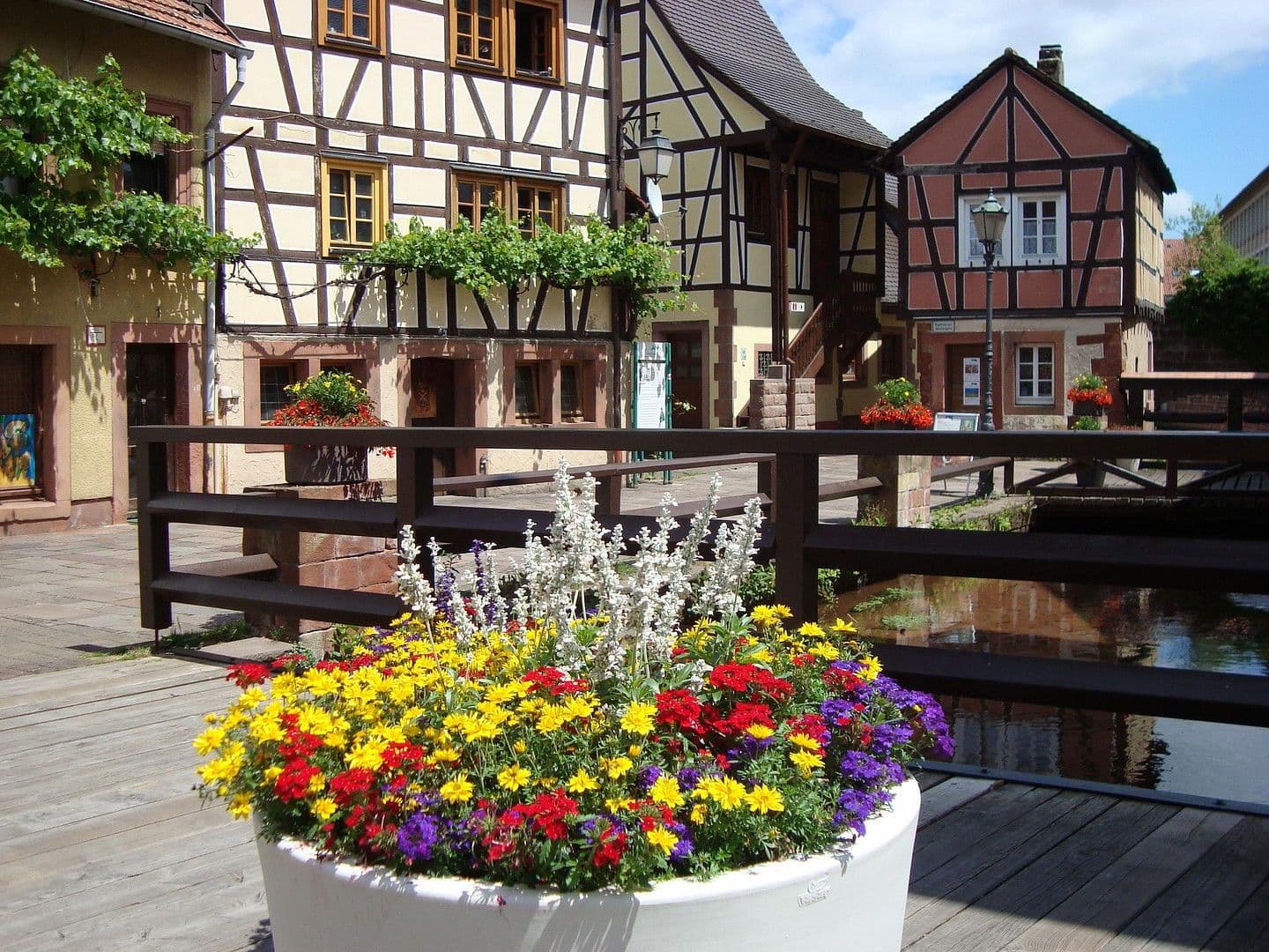 Prenájom bytu 6-izbový 154 m², Prof.-Nägle-Platz 2, Annweiler am Trifels, Porýnie-Falcko Prenájom bytu 6-izbový 154 m², Prof.-Nägle-Platz 2, Annweiler am Trifels, Porýnie-Falcko