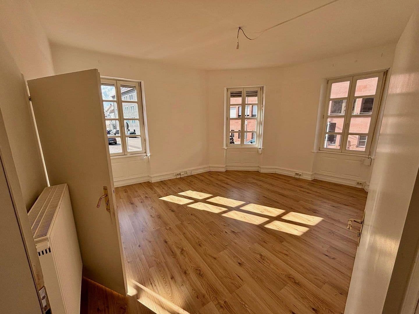 Prenájom bytu 6-izbový 154 m², Prof.-Nägle-Platz 2, Annweiler am Trifels, Porýnie-Falcko Prenájom bytu 6-izbový 154 m², Prof.-Nägle-Platz 2, Annweiler am Trifels, Porýnie-Falcko