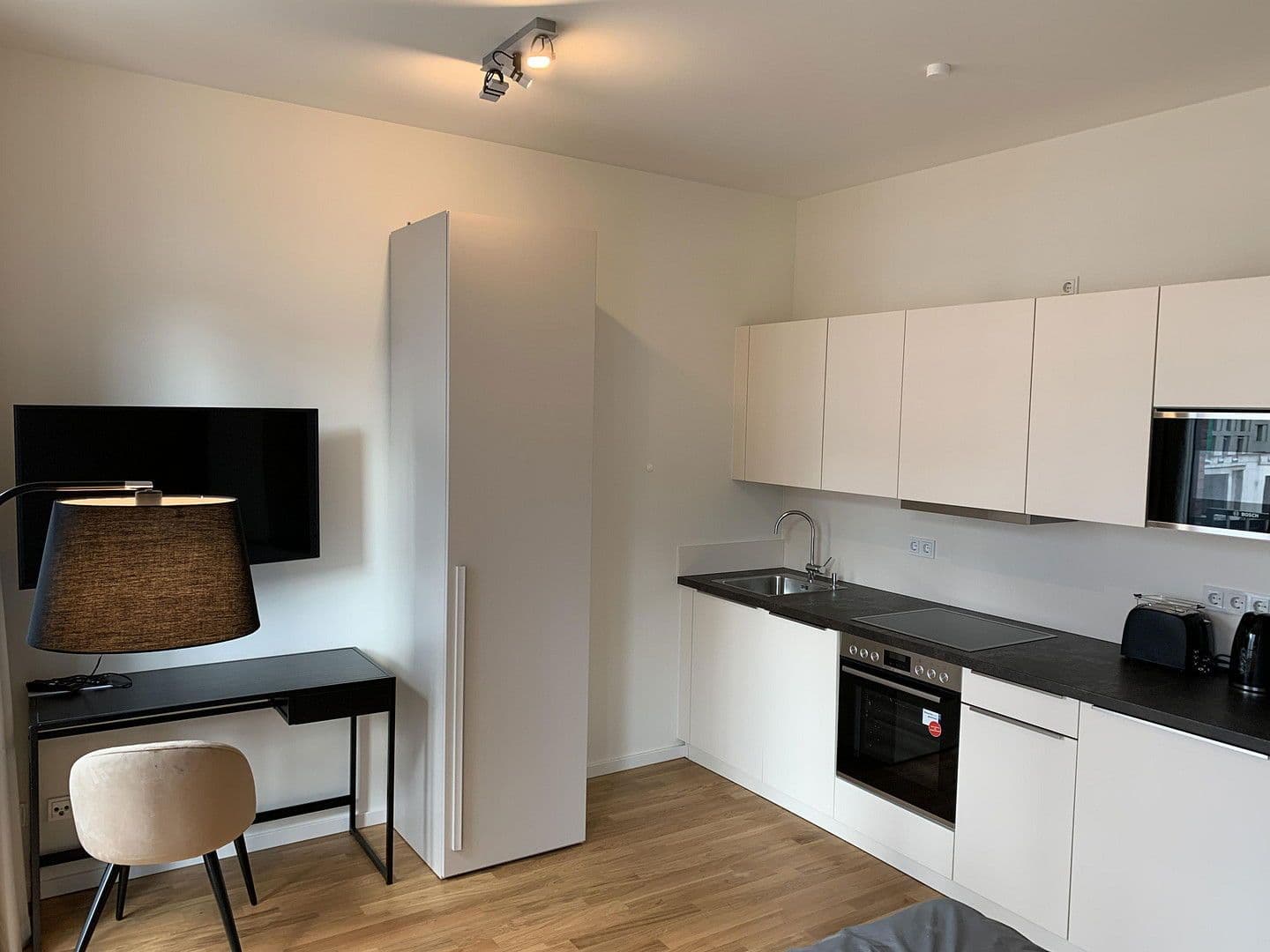 Prenájom bytu 1-izbový 26 m², Genthinerstr 44, Berlin, Berlín Prenájom bytu 1-izbový 26 m², Genthinerstr 44, Berlin, Berlín