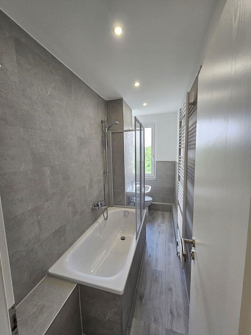 Prenájom bytu 3-izbový 62 m², Hauptstraße 344, Markkleeberg, Sasko Prenájom bytu 3-izbový 62 m², Hauptstraße 344, Markkleeberg, Sasko