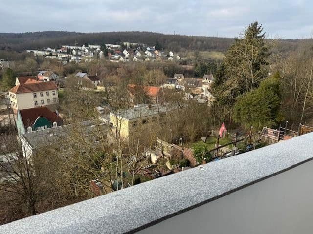 Prenájom bytu 3-izbový 85 m², Am Emmersberg 43, Saarbrücken, Sársko Prenájom bytu 3-izbový 85 m², Am Emmersberg 43, Saarbrücken, Sársko