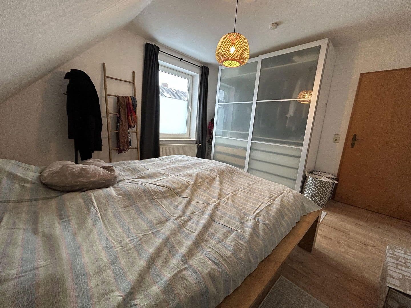 Prenájom bytu 3-izbový 84 m², Hannover, Dolné Sasko Prenájom bytu 3-izbový 84 m², Hannover, Dolné Sasko