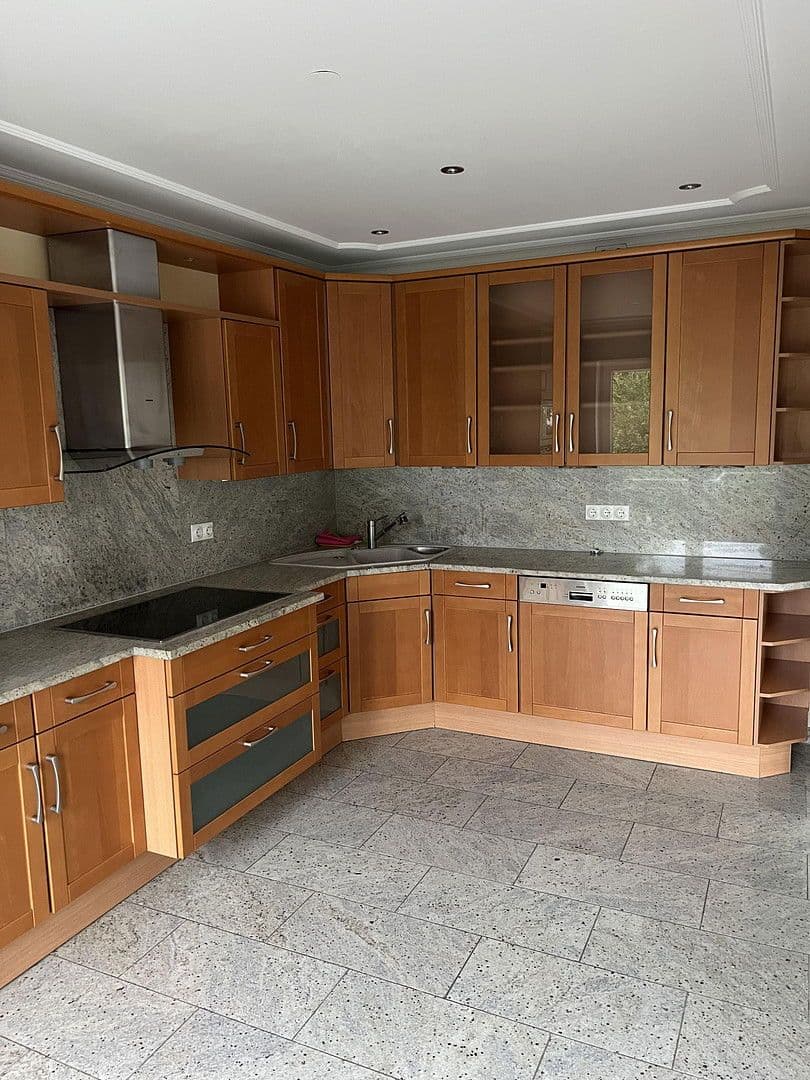 Prenájom bytu 3-izbový 83 m², Köln, Severné Porýnie - Westfálsko Prenájom bytu 3-izbový 83 m², Köln, Severné Porýnie - Westfálsko