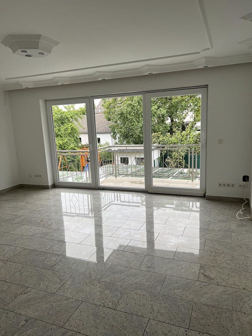 Prenájom bytu 3-izbový 83 m², Köln, Severné Porýnie - Westfálsko Prenájom bytu 3-izbový 83 m², Köln, Severné Porýnie - Westfálsko