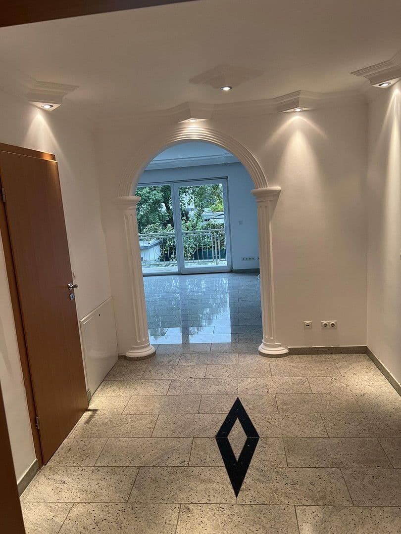 Prenájom bytu 3-izbový 83 m², Köln, Severné Porýnie - Westfálsko Prenájom bytu 3-izbový 83 m², Köln, Severné Porýnie - Westfálsko