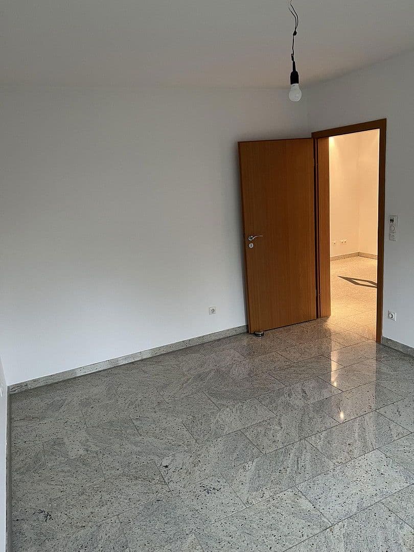 Prenájom bytu 3-izbový 83 m², Köln, Severné Porýnie - Westfálsko Prenájom bytu 3-izbový 83 m², Köln, Severné Porýnie - Westfálsko