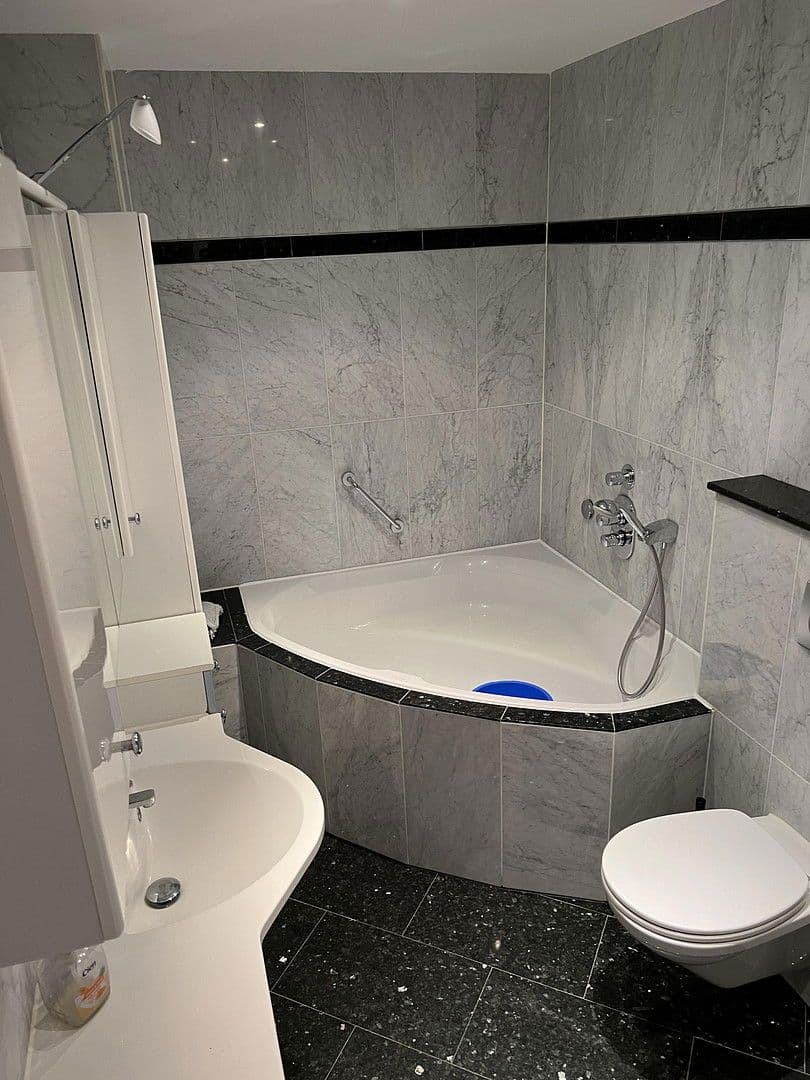 Prenájom bytu 3-izbový 83 m², Köln, Severné Porýnie - Westfálsko Prenájom bytu 3-izbový 83 m², Köln, Severné Porýnie - Westfálsko