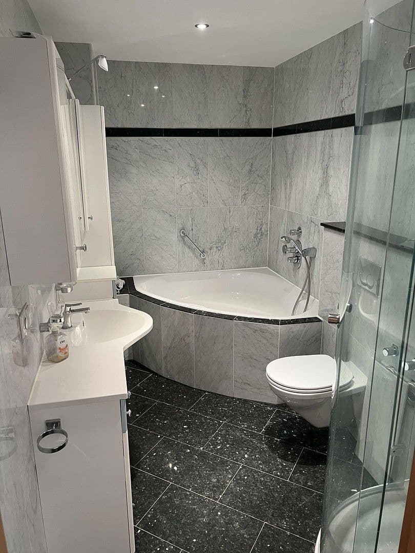 Prenájom bytu 3-izbový 83 m², Köln, Severné Porýnie - Westfálsko Prenájom bytu 3-izbový 83 m², Köln, Severné Porýnie - Westfálsko