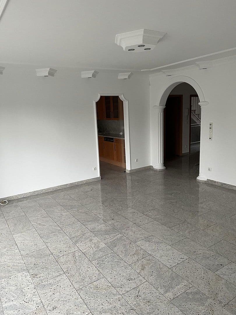 Prenájom bytu 3-izbový 83 m², Köln, Severné Porýnie - Westfálsko Prenájom bytu 3-izbový 83 m², Köln, Severné Porýnie - Westfálsko