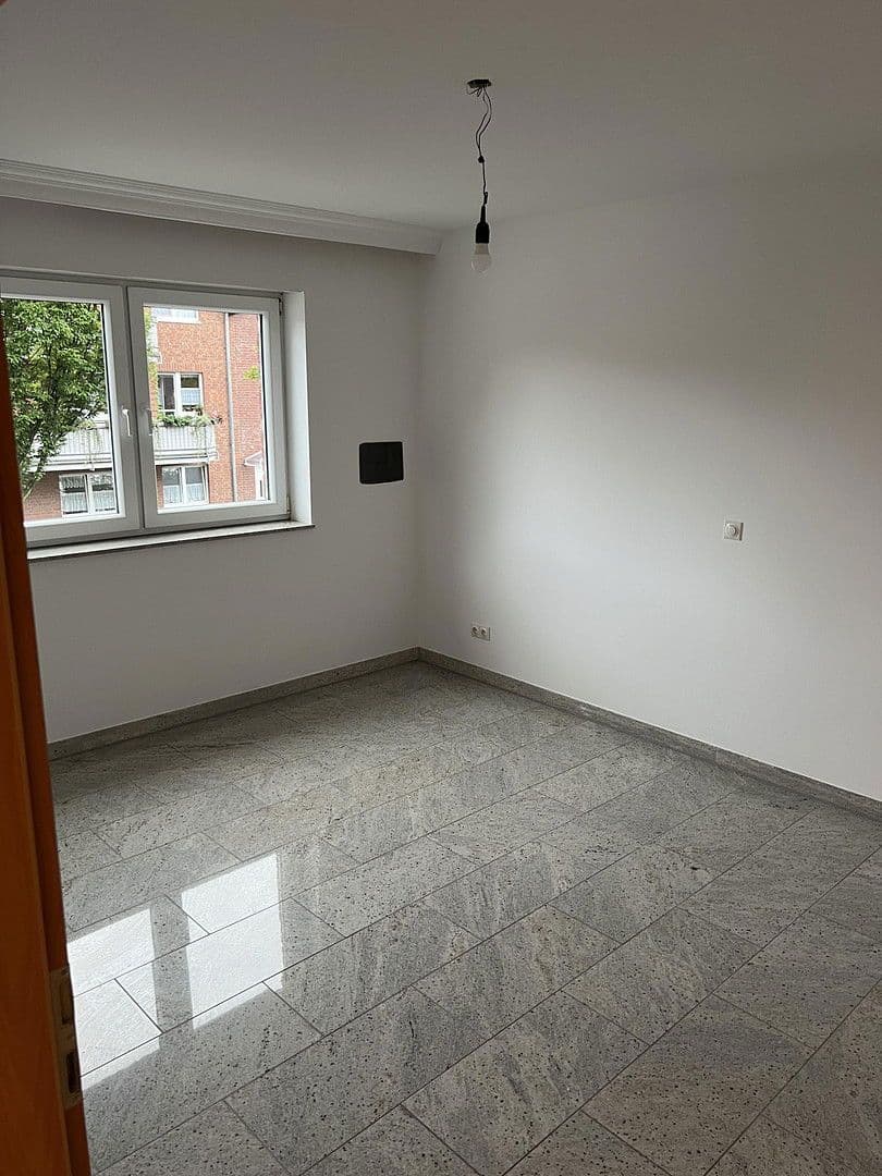 Prenájom bytu 3-izbový 83 m², Köln, Severné Porýnie - Westfálsko Prenájom bytu 3-izbový 83 m², Köln, Severné Porýnie - Westfálsko