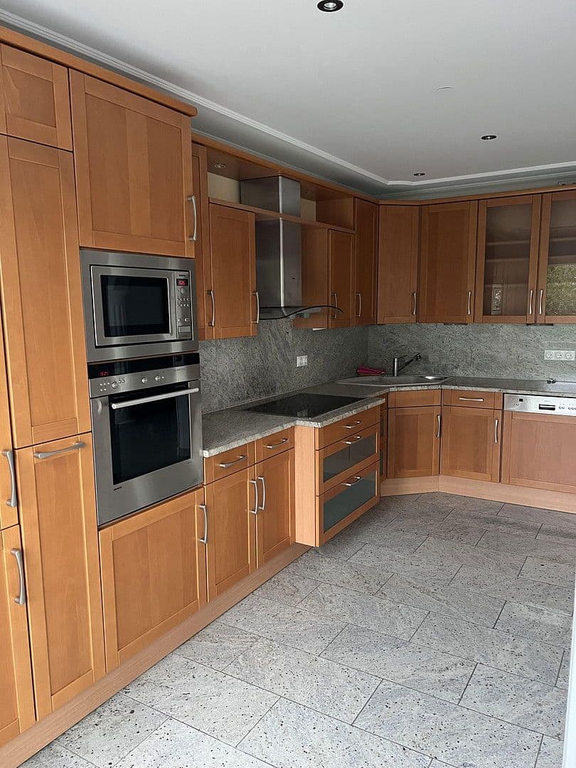 Prenájom bytu 3-izbový 83 m², Köln, Severné Porýnie - Westfálsko Prenájom bytu 3-izbový 83 m², Köln, Severné Porýnie - Westfálsko