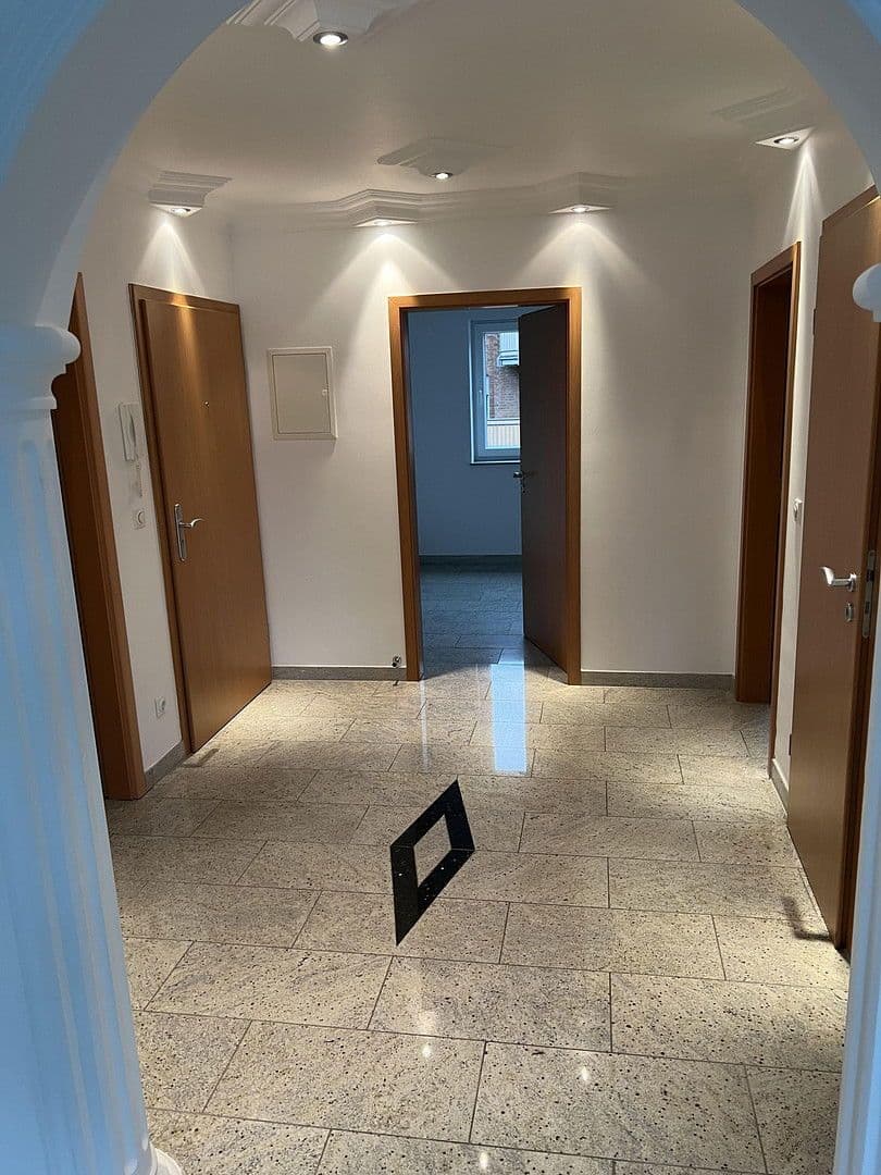 Prenájom bytu 3-izbový 83 m², Köln, Severné Porýnie - Westfálsko Prenájom bytu 3-izbový 83 m², Köln, Severné Porýnie - Westfálsko