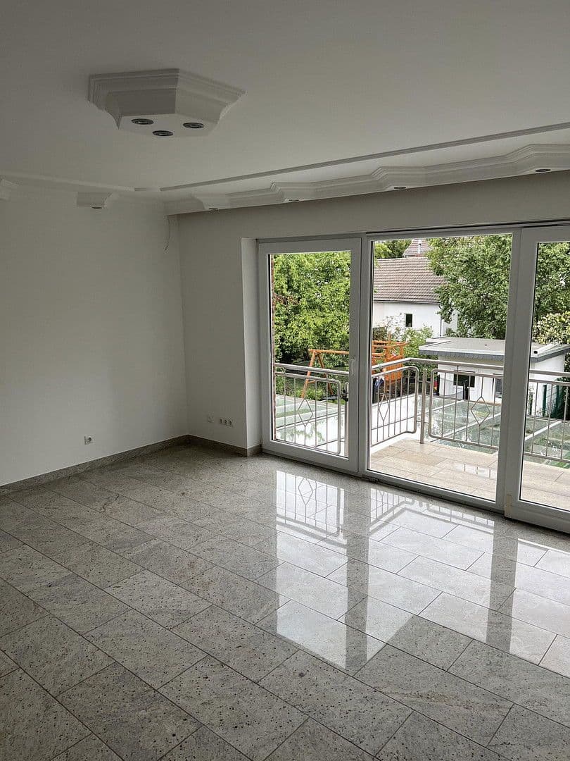 Prenájom bytu 3-izbový 83 m², Köln, Severné Porýnie - Westfálsko Prenájom bytu 3-izbový 83 m², Köln, Severné Porýnie - Westfálsko