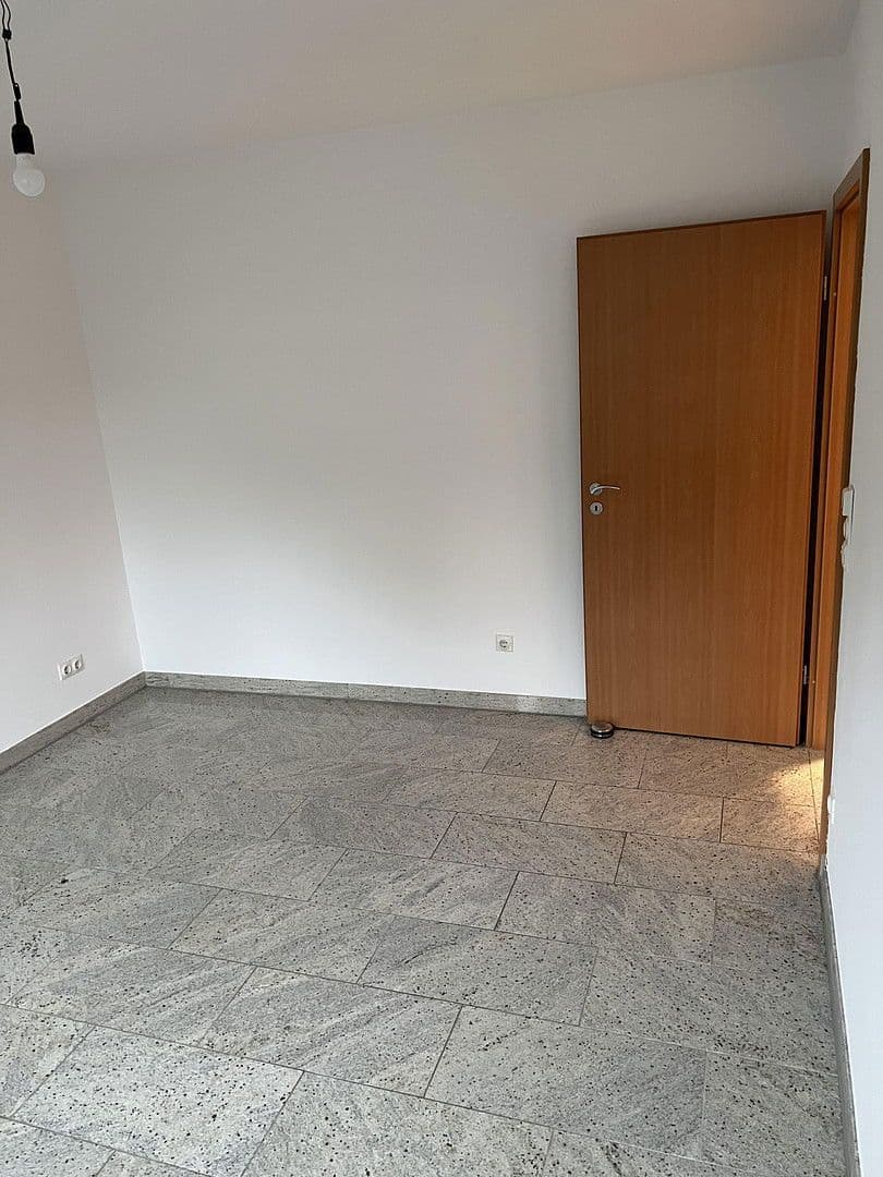 Prenájom bytu 3-izbový 83 m², Köln, Severné Porýnie - Westfálsko Prenájom bytu 3-izbový 83 m², Köln, Severné Porýnie - Westfálsko