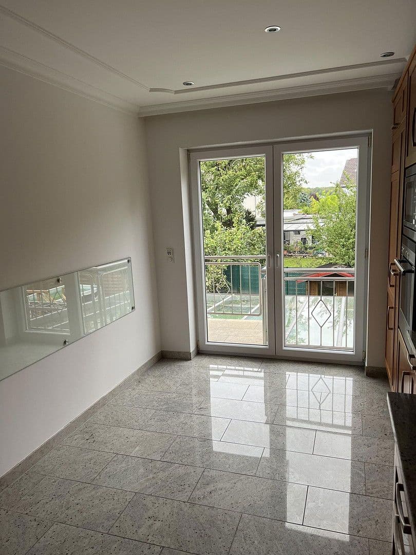 Prenájom bytu 3-izbový 83 m², Köln, Severné Porýnie - Westfálsko Prenájom bytu 3-izbový 83 m², Köln, Severné Porýnie - Westfálsko