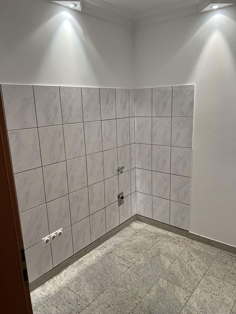 Prenájom bytu 3-izbový 83 m², Köln, Severné Porýnie - Westfálsko Prenájom bytu 3-izbový 83 m², Köln, Severné Porýnie - Westfálsko