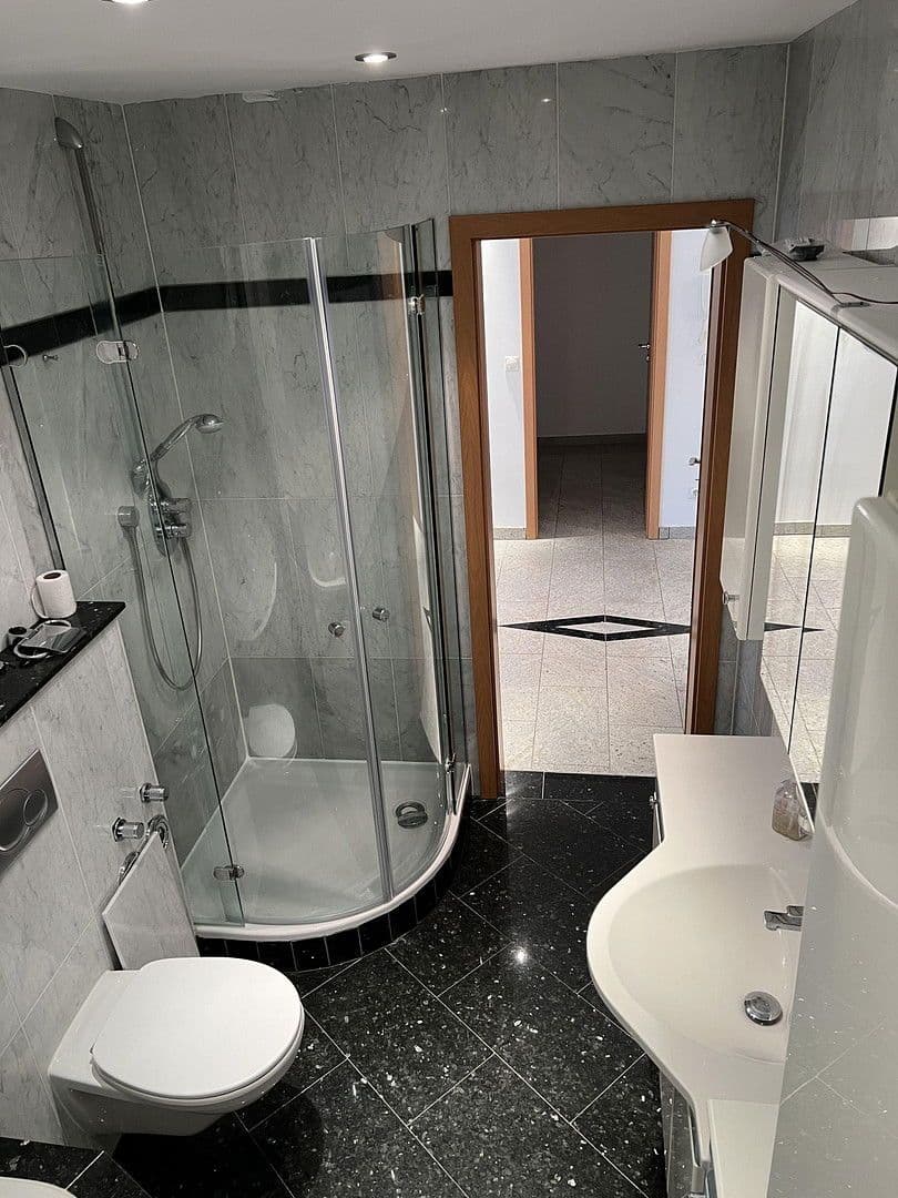 Prenájom bytu 3-izbový 83 m², Köln, Severné Porýnie - Westfálsko Prenájom bytu 3-izbový 83 m², Köln, Severné Porýnie - Westfálsko