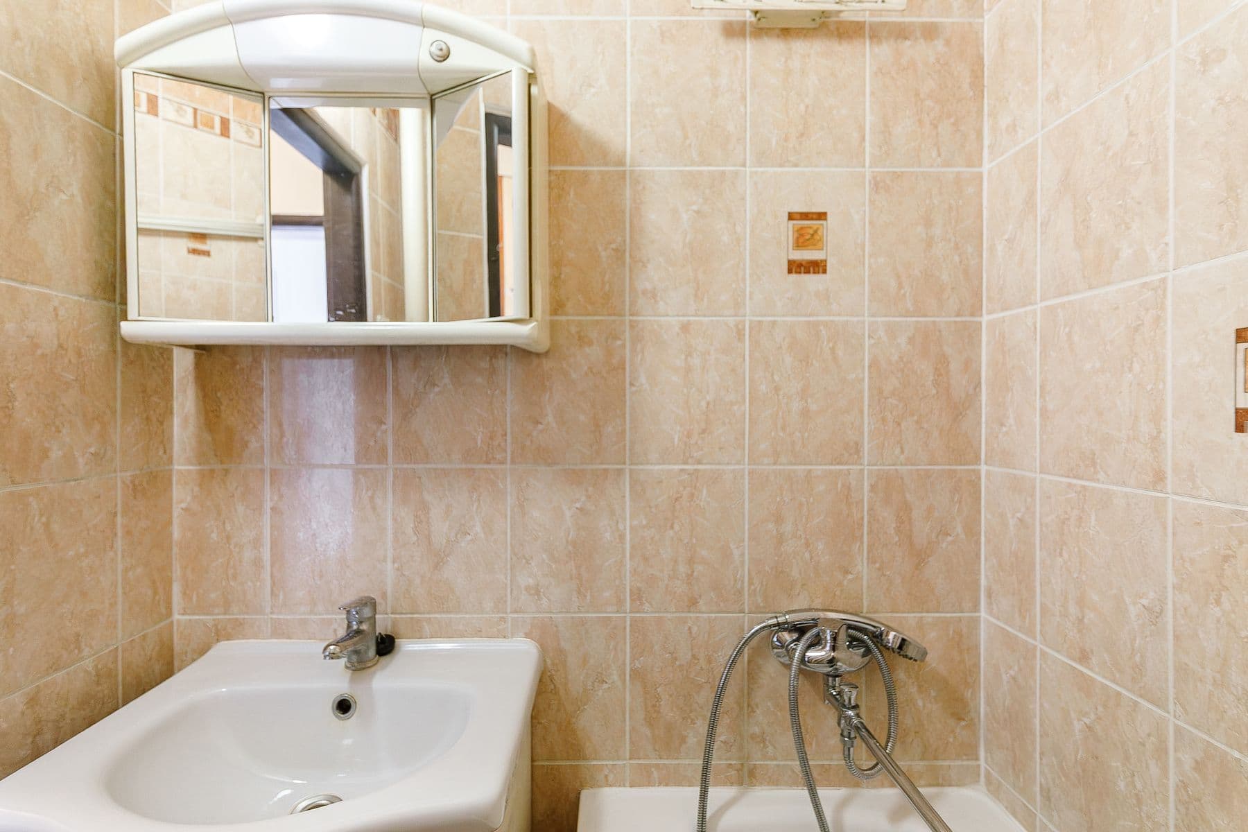 Predaj bytu 2-izbový 55 m², Rumunská, Čelákovice, Středočeský kraj Predaj bytu 2-izbový 55 m², Rumunská, Čelákovice, Středočeský kraj