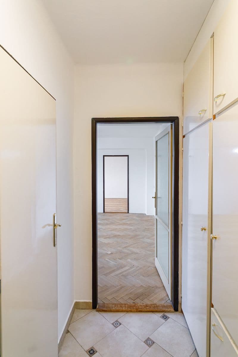 Predaj bytu 2-izbový 55 m², Rumunská, Čelákovice, Středočeský kraj Predaj bytu 2-izbový 55 m², Rumunská, Čelákovice, Středočeský kraj