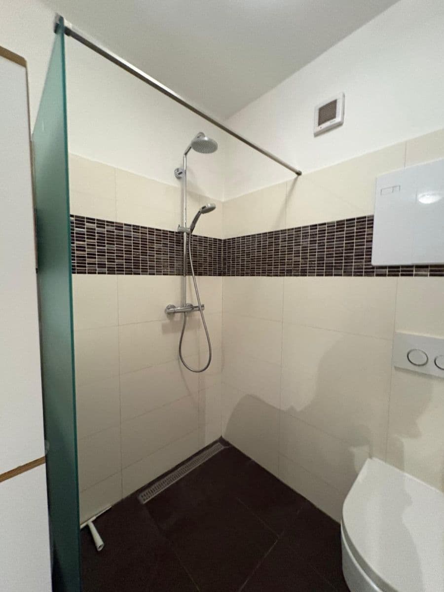 Prenájom bytu 3-izbový 78 m², Nové Mesto, Bratislavský kraj Prenájom bytu 3-izbový 78 m², Nové Mesto, Bratislavský kraj