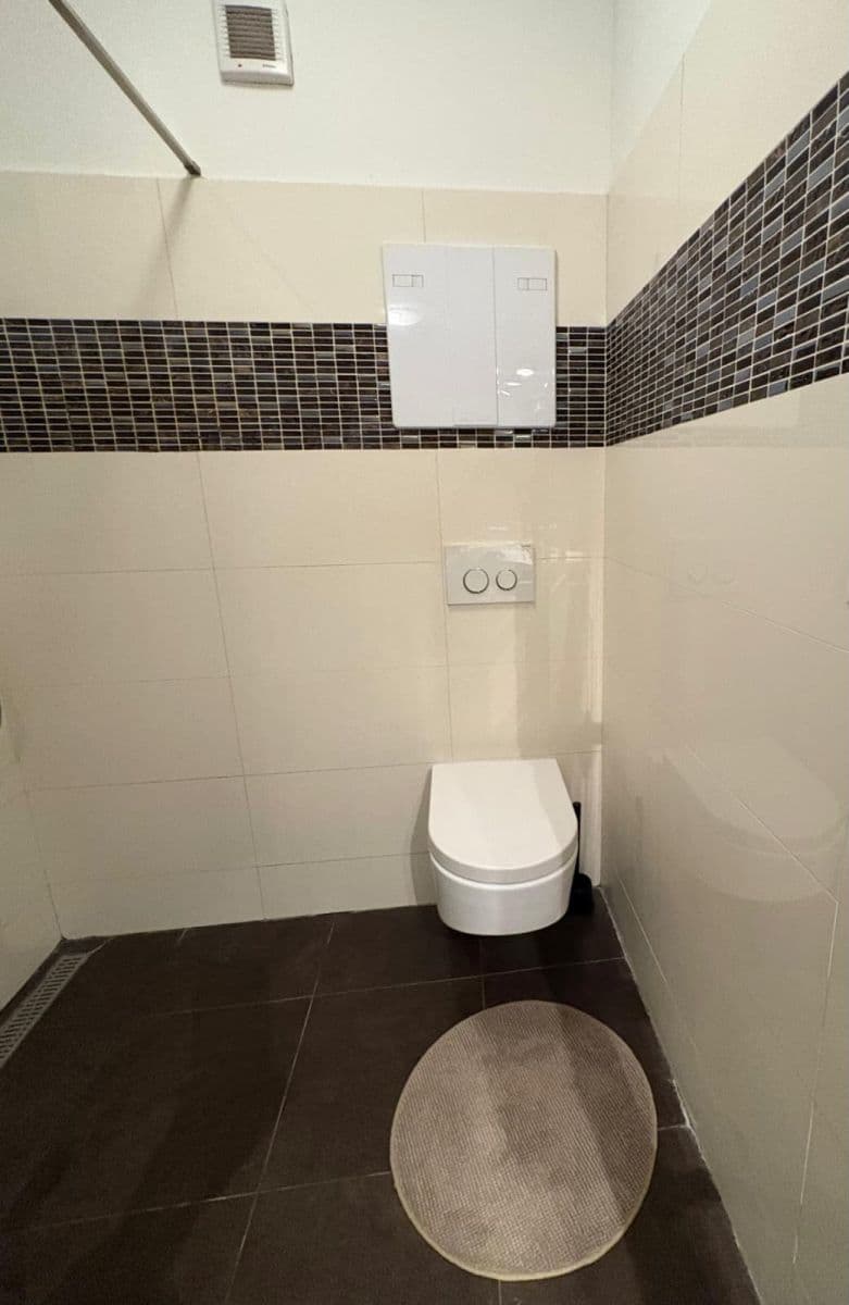 Prenájom bytu 3-izbový 78 m², Nové Mesto, Bratislavský kraj Prenájom bytu 3-izbový 78 m², Nové Mesto, Bratislavský kraj