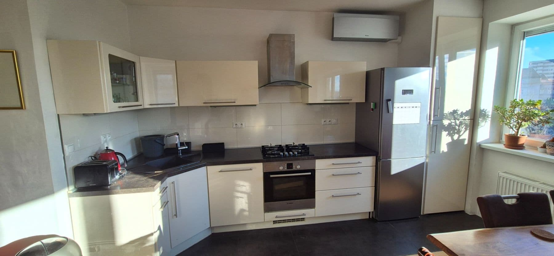 Prenájom bytu 3-izbový 78 m², Nové Mesto, Bratislavský kraj Prenájom bytu 3-izbový 78 m², Nové Mesto, Bratislavský kraj