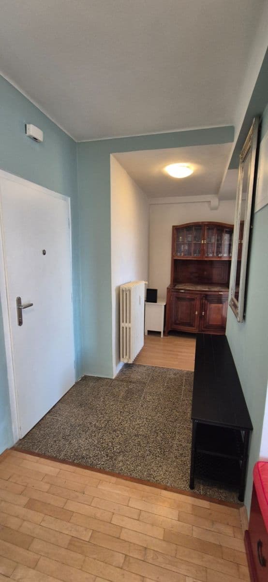 Prenájom bytu 3-izbový 78 m², Nové Mesto, Bratislavský kraj Prenájom bytu 3-izbový 78 m², Nové Mesto, Bratislavský kraj